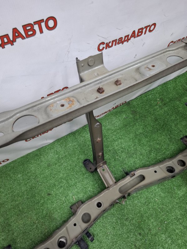 Рамка радиатора Toyota AVENSIS 2012 ZRT272