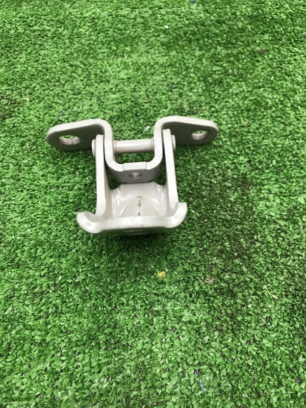 Петля двери