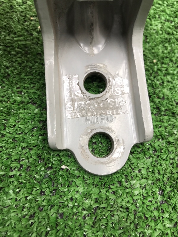 Петля двери