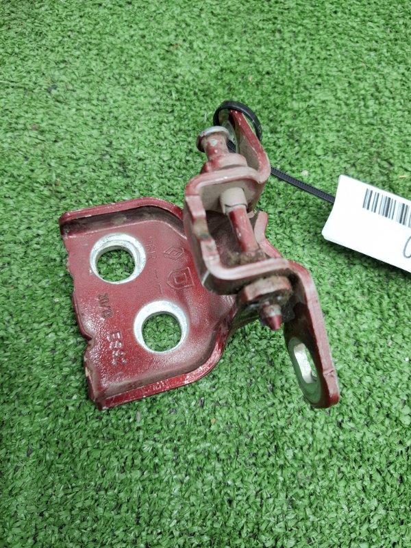 Петля двери