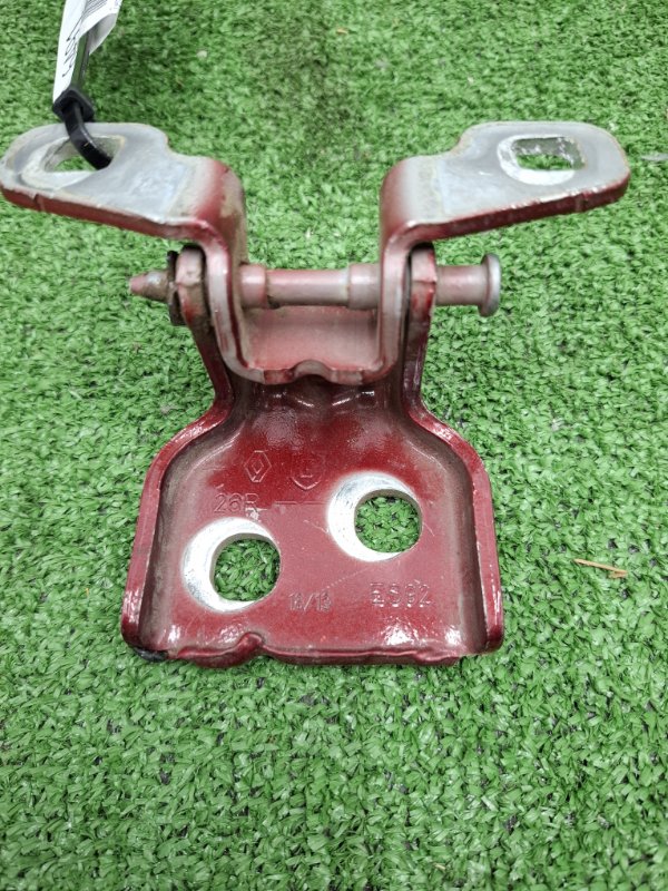 Петля двери