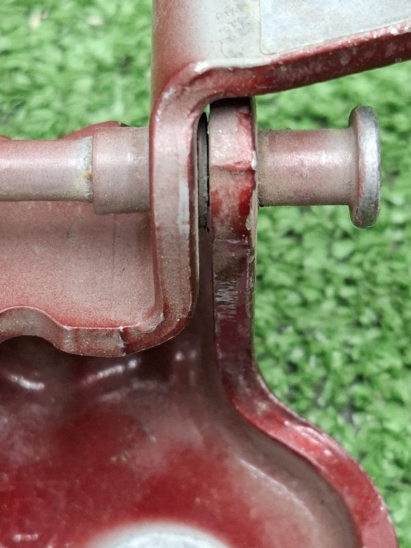 Петля двери