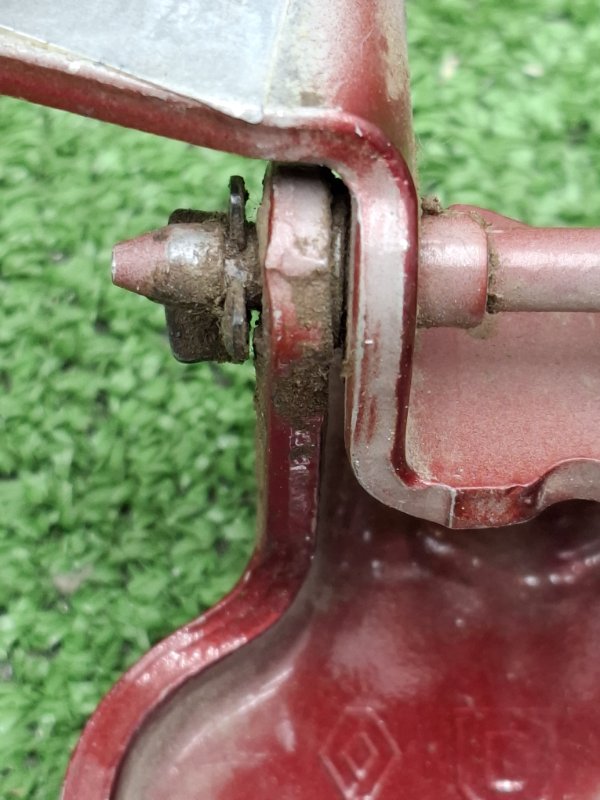 Петля двери