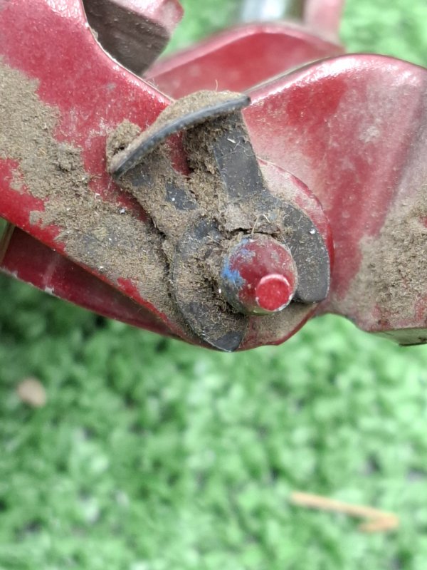 Петля двери