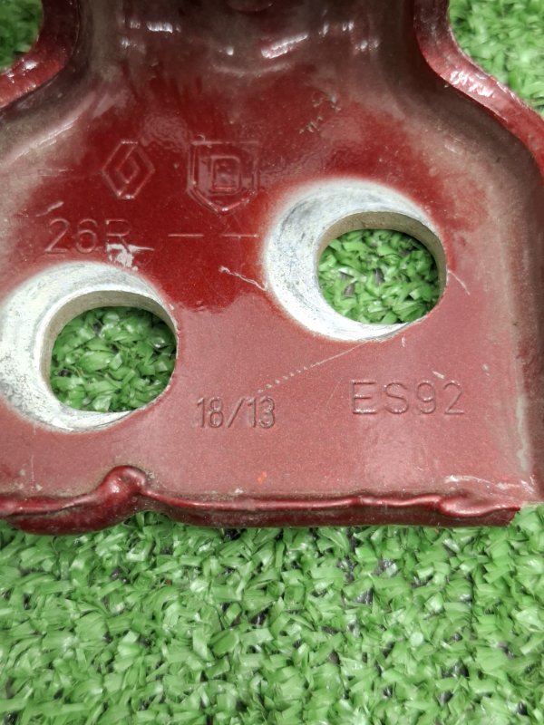 Петля двери