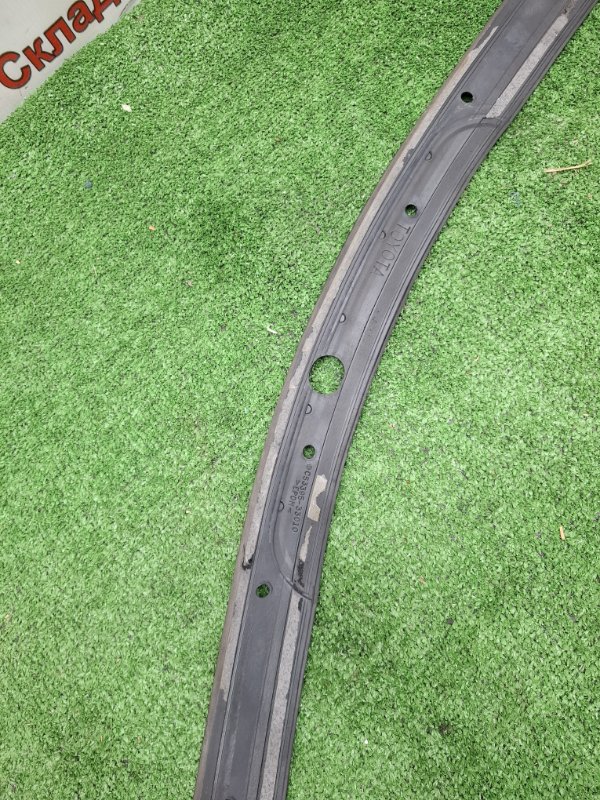 Уплотнительная резинка капота Toyota Camry 2006 ACV40