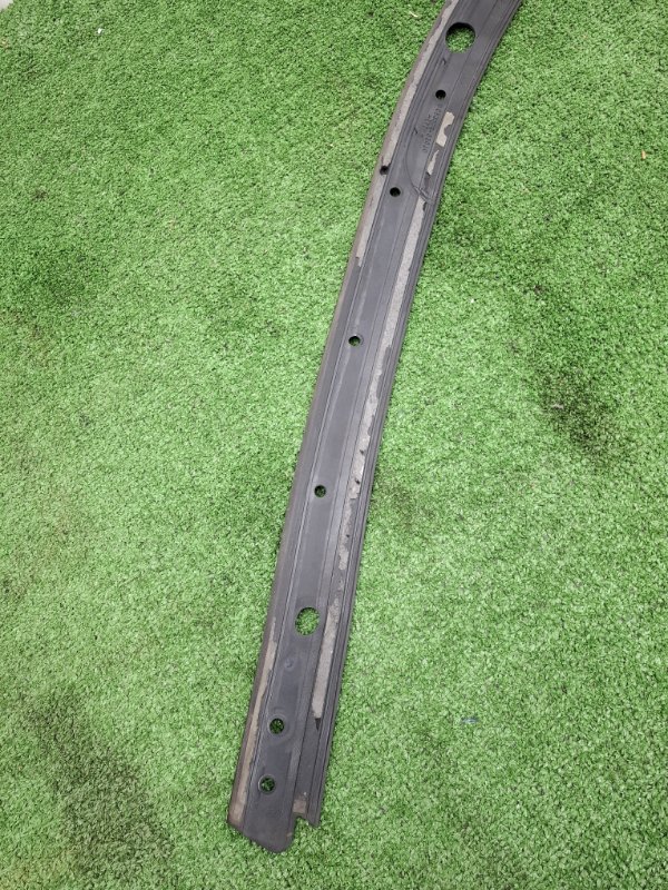 Уплотнительная резинка капота Toyota Camry 2006 ACV40