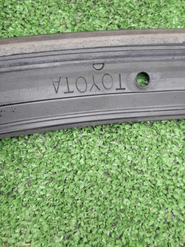 Уплотнительная резинка капота Toyota Camry 2006 ACV40