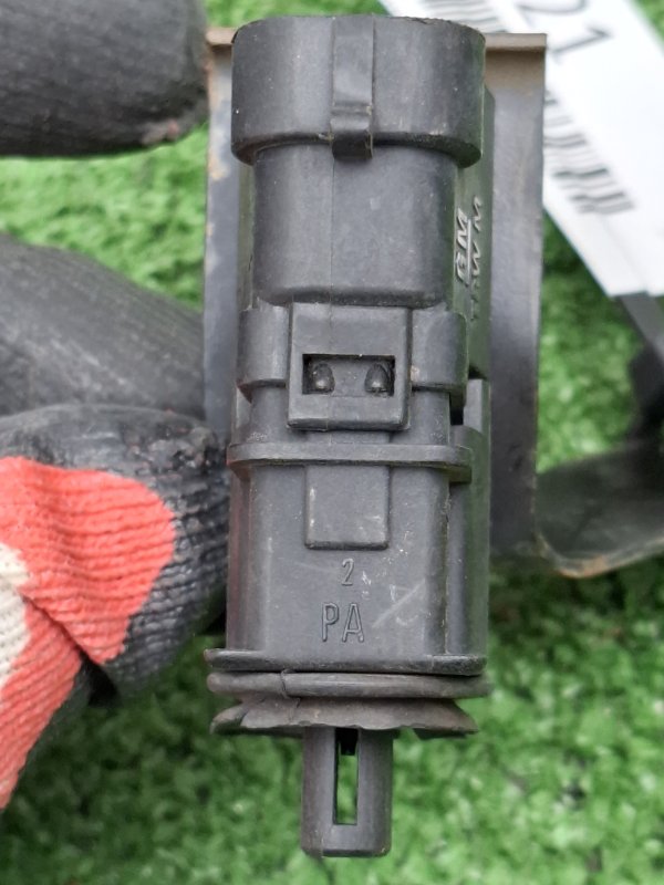 Датчик открытия капота Chevrolet TrailBlazer 2002