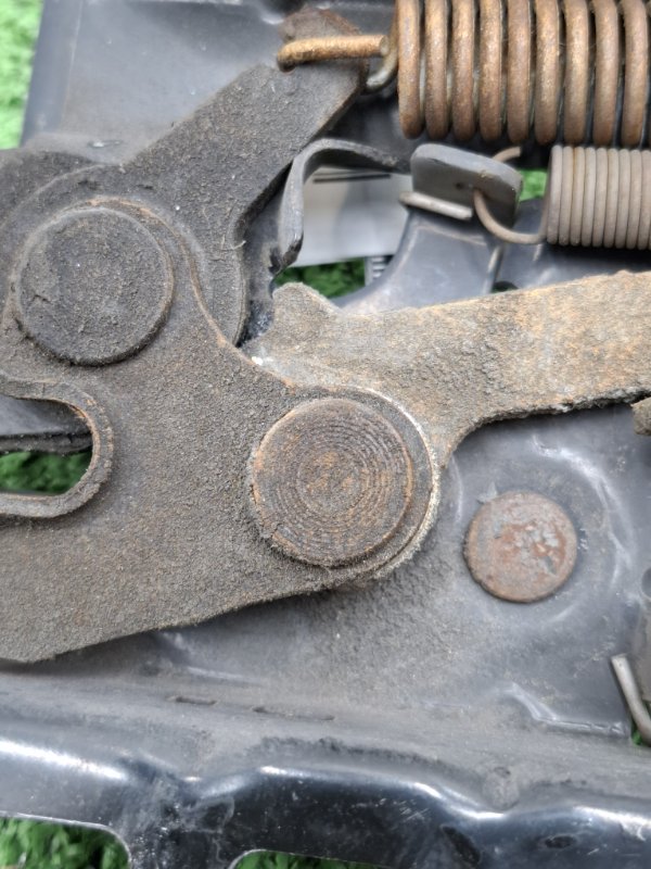 Замок капота Chevrolet TrailBlazer 2002