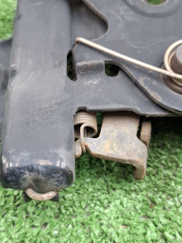 Замок капота Chevrolet TrailBlazer 2002