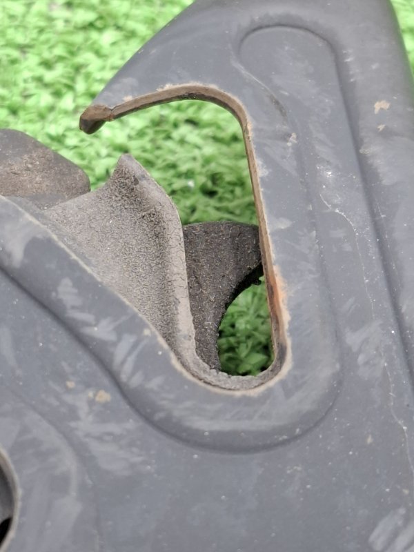 Замок капота Chevrolet TrailBlazer 2002