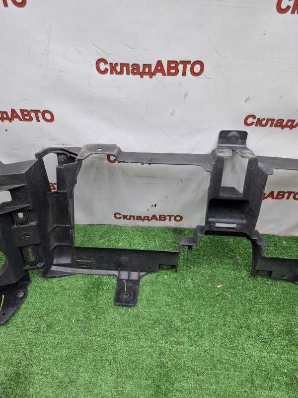 Рамка радиатора Chevrolet TrailBlazer 2002