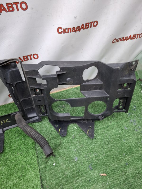 Рамка радиатора Chevrolet TrailBlazer 2002