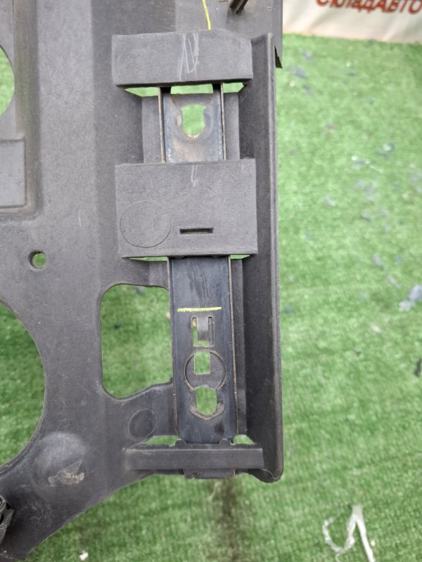 Рамка радиатора Chevrolet TrailBlazer 2002