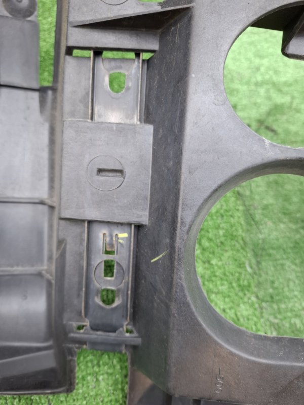 Рамка радиатора Chevrolet TrailBlazer 2002