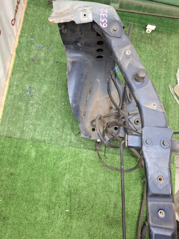 Рамка радиатора Chevrolet TrailBlazer 2002