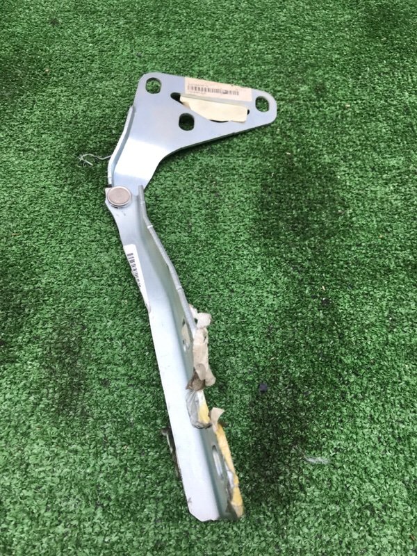 Петля капота