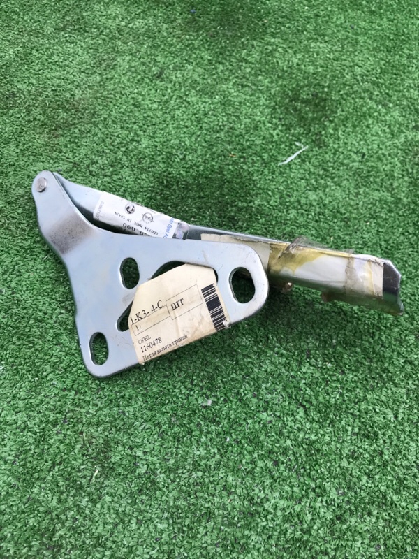 Петля капота