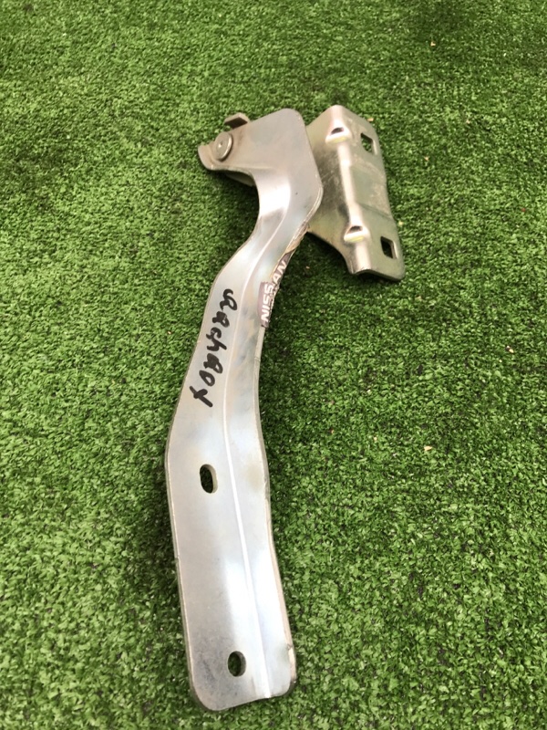 Петля капота