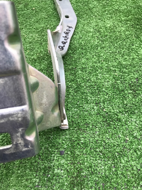 Петля капота