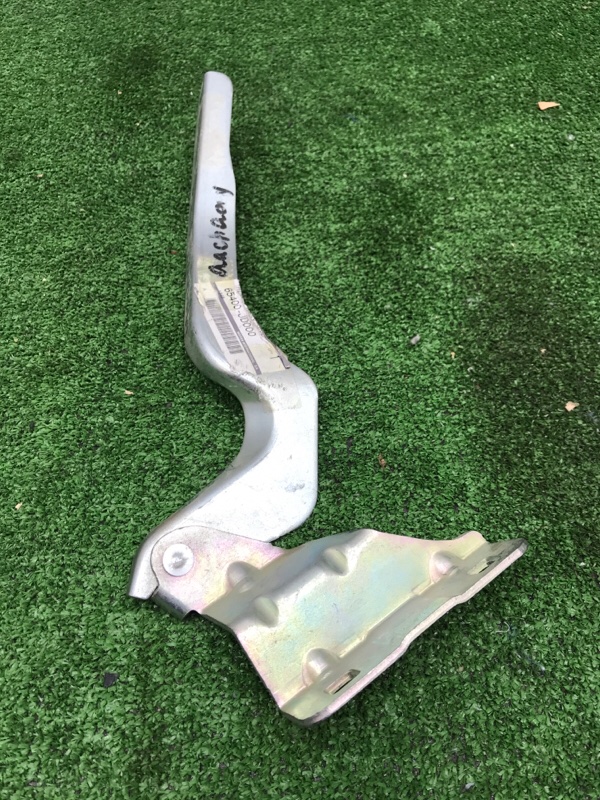 Петля капота