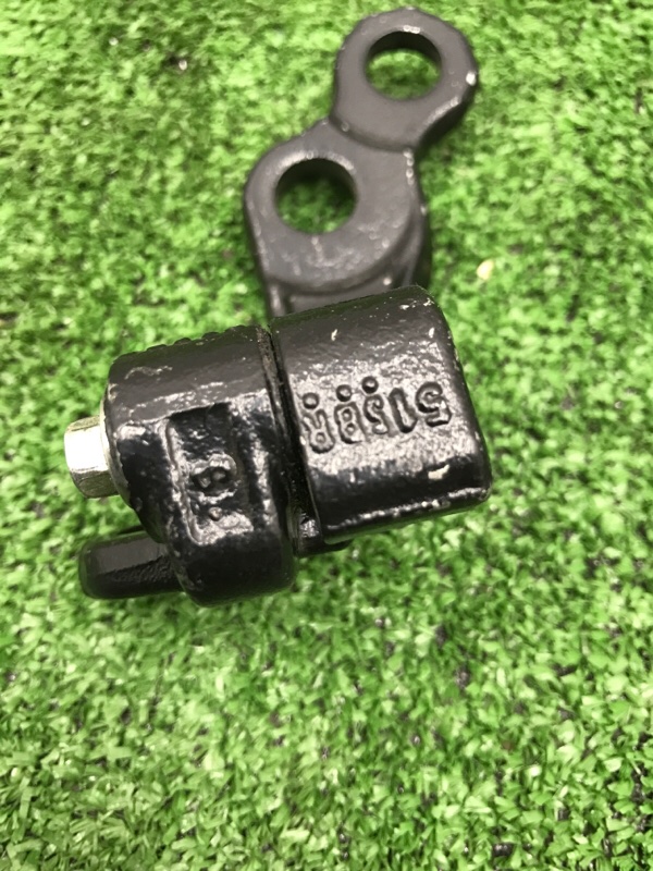 Петля двери