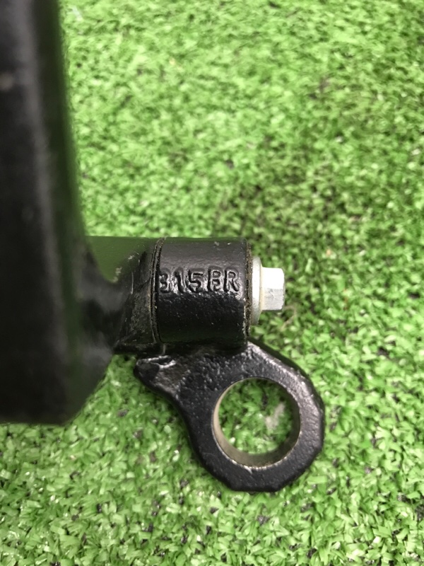 Петля двери