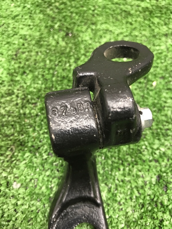 Петля двери