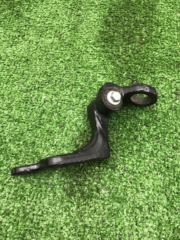 Петля двери