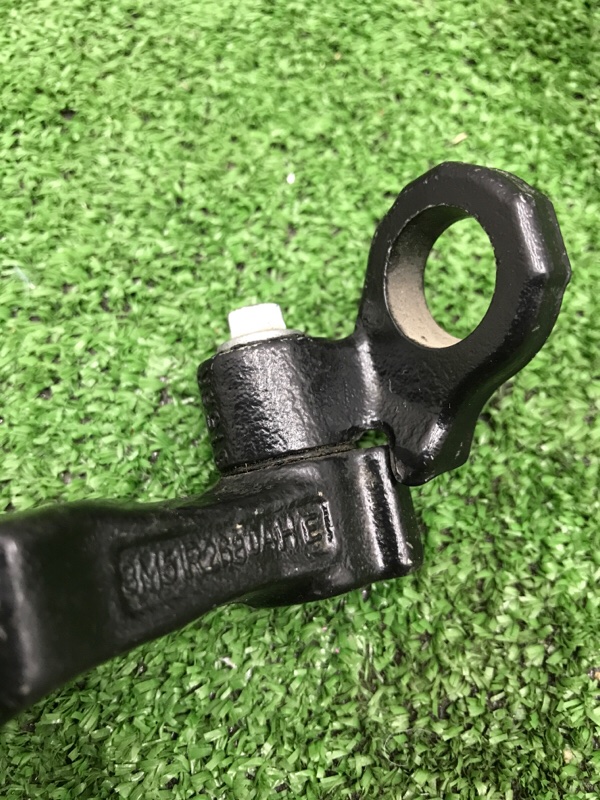 Петля двери