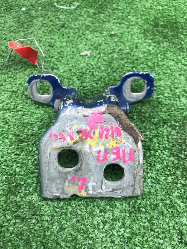 Петля двери