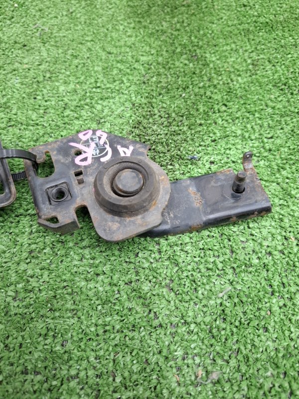 Опора крепления радиатора Toyota Estima 2003 ACR40W