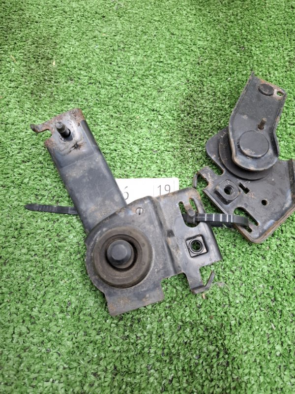 Опора крепления радиатора Toyota Estima 2003 ACR40W