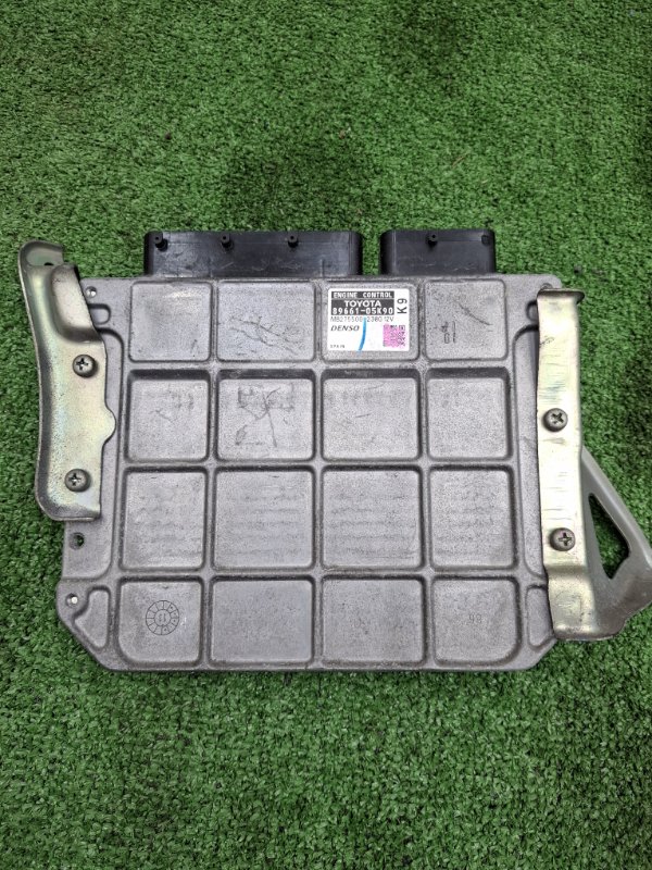 Блок управления двигателем Toyota AVENSIS 2012 ZRT272