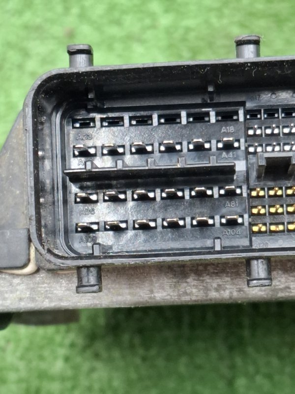 Блок управления двигателем Toyota AVENSIS 2012 ZRT272