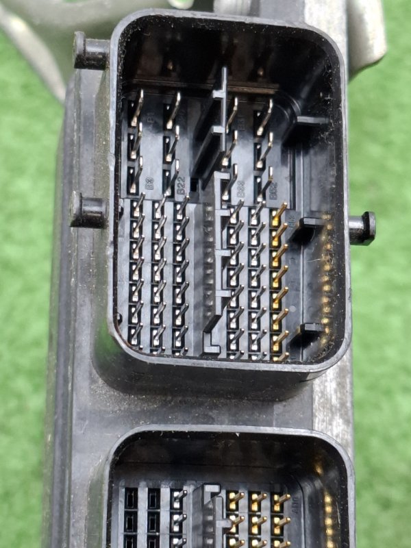 Блок управления двигателем Toyota AVENSIS 2012 ZRT272