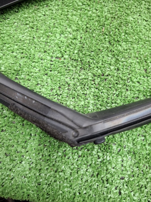 Уплотнитель стекла двери Toyota Camry 2006 ACV40