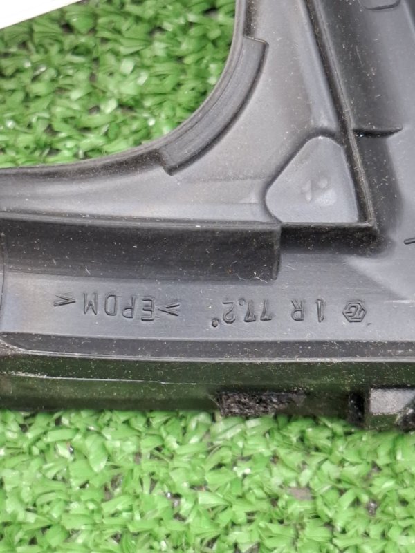 Уплотнитель стекла двери Toyota Camry 2006 ACV40