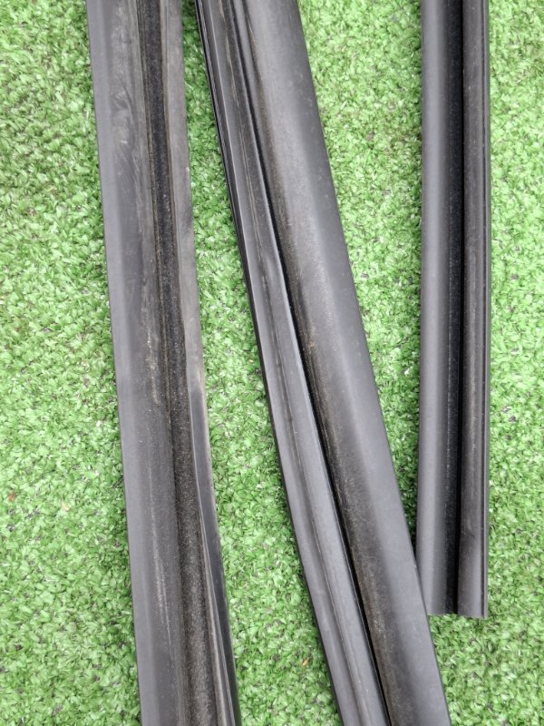 Уплотнитель стекла двери Toyota Camry 2006 ACV40