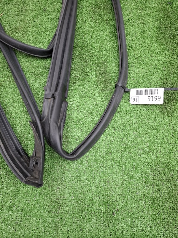 Уплотнитель двери Toyota Camry 2006 ACV40