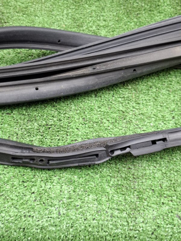 Уплотнитель двери Toyota Camry 2006 ACV40