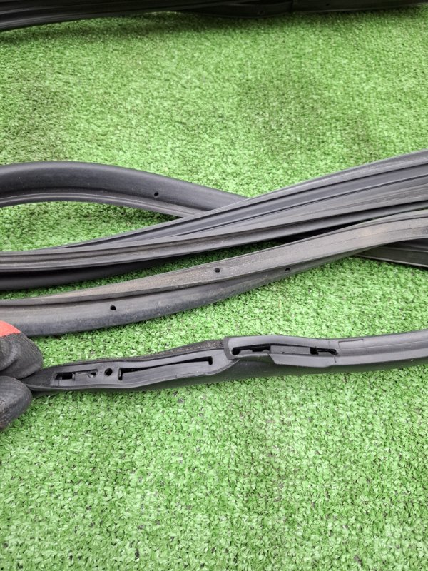 Уплотнитель двери Toyota Camry 2006 ACV40