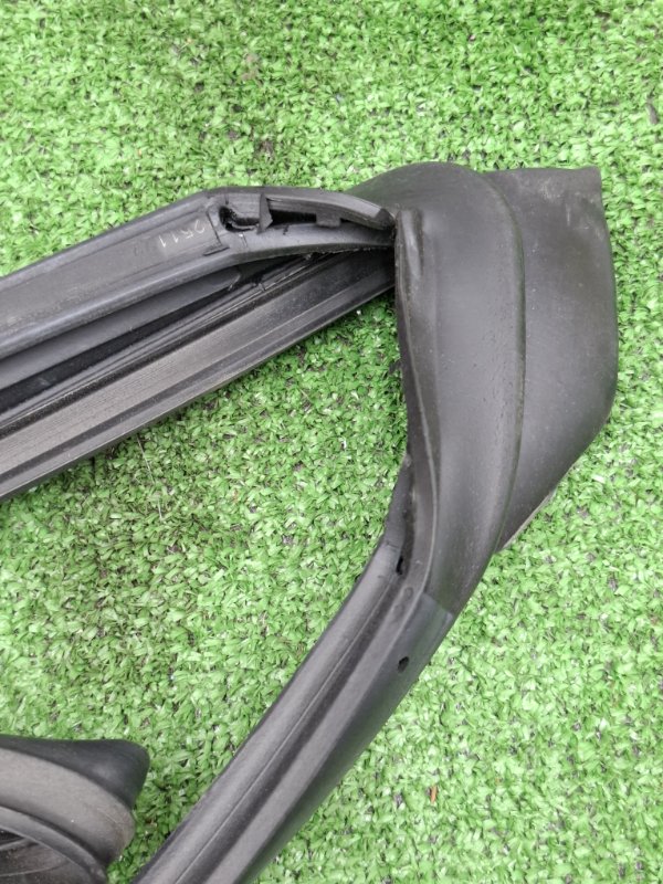 Уплотнитель двери Toyota Camry 2006 ACV40