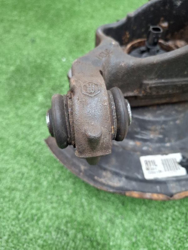 Кулак ступицы Toyota AVENSIS 2012 ZRT272