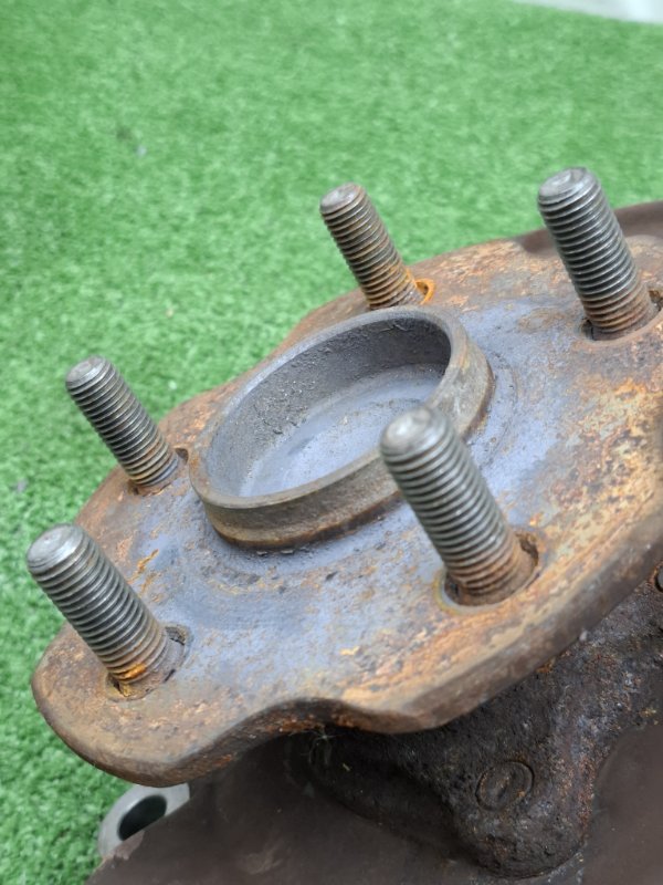 Кулак ступицы Toyota AVENSIS 2012 ZRT272