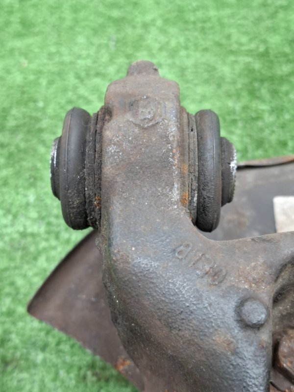 Кулак ступицы Toyota AVENSIS 2012 ZRT272