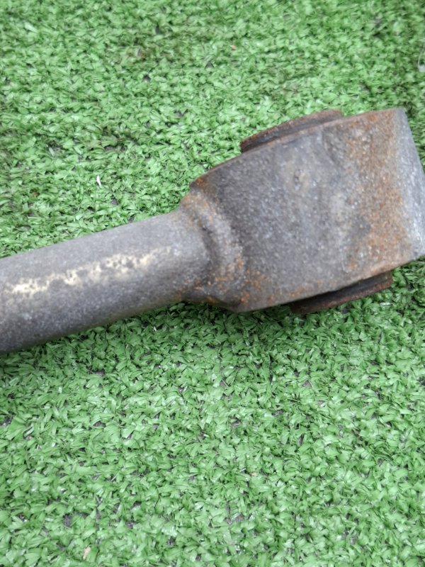 Рычаг подвески Toyota AVENSIS 2012 ZRT272