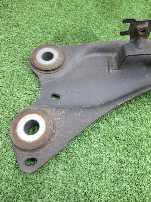 Рычаг продольный Toyota AVENSIS 2012 ZRT272