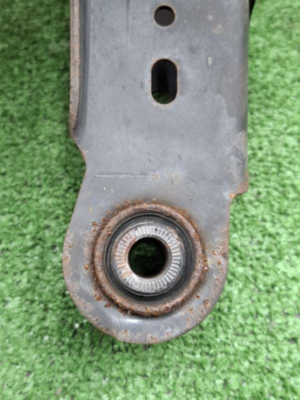 Рычаг подвески нижний Toyota AVENSIS 2012 ZRT272